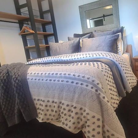 Apartment 5 - Haddin Court - Modern Loft Style เบลนิม ภายนอก รูปภาพ