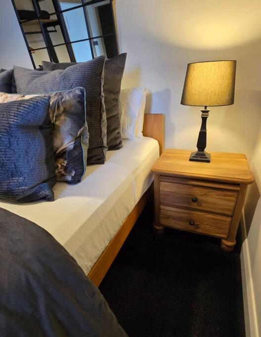 Apartment 5 - Haddin Court - Modern Loft Style เบลนิม ภายนอก รูปภาพ