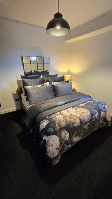 Apartment 5 - Haddin Court - Modern Loft Style เบลนิม ภายนอก รูปภาพ