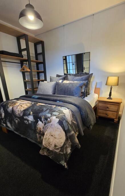 Apartment 5 - Haddin Court - Modern Loft Style เบลนิม ภายนอก รูปภาพ