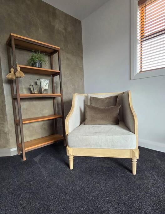 Apartment 5 - Haddin Court - Modern Loft Style เบลนิม ภายนอก รูปภาพ