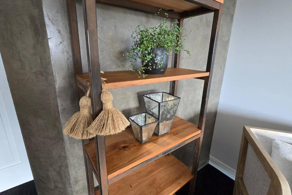 Apartment 5 - Haddin Court - Modern Loft Style เบลนิม ภายนอก รูปภาพ